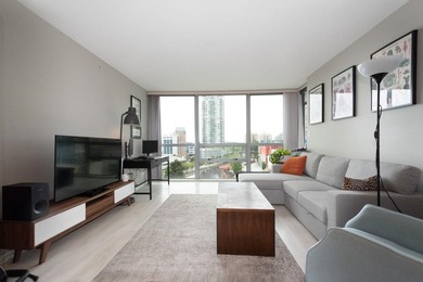 Welcome to InterUrban! This bright northwest corner home offers - photo 5