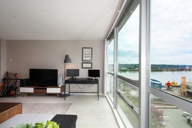 Welcome to InterUrban! This bright northwest corner home offers - photo 9