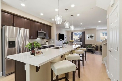 Contemporary Townhome Style Condo in highly sought-after - photo 3
