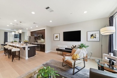 Contemporary Townhome Style Condo in highly sought-after - photo 8