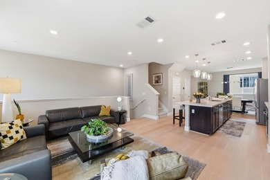 Contemporary Townhome Style Condo in highly sought-after - photo 10