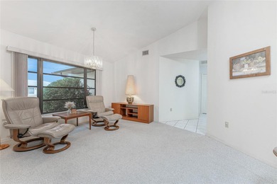 Beautifully maintained 1,732 sq ft, 3-bedroom, 2-bath pool home - photo 4