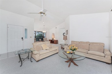 Beautifully maintained 1,732 sq ft, 3-bedroom, 2-bath pool home - photo 10