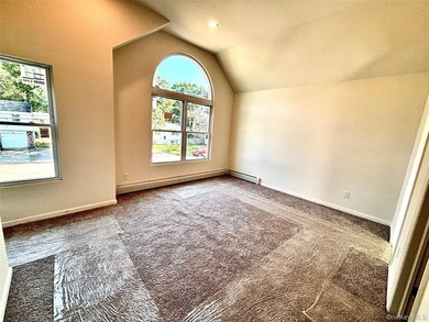 Beautifully appointed, newly constructed home with 4 sunny - photo 12