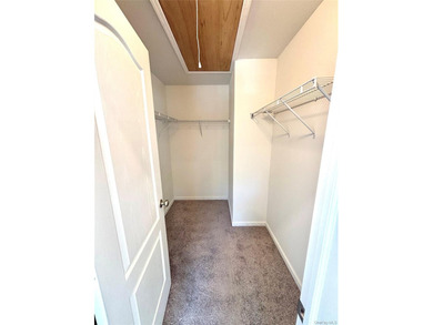 Beautifully appointed, newly constructed home with 4 sunny - photo 13