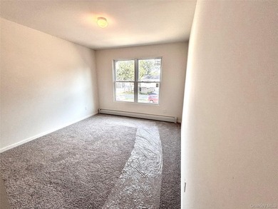 Beautifully appointed, newly constructed home with 4 sunny - photo 16