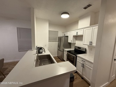 This 3-bedroom, 2-bathroom home in Jacksonville's established - photo 3