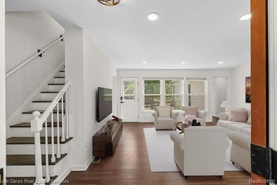 615 Lakepointe presents an exceptional 3-bedroom, 2.1-bath - photo 4