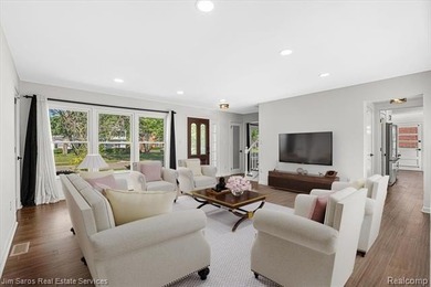 615 Lakepointe presents an exceptional 3-bedroom, 2.1-bath - photo 6