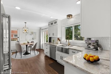 615 Lakepointe presents an exceptional 3-bedroom, 2.1-bath - photo 7