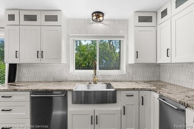 615 Lakepointe presents an exceptional 3-bedroom, 2.1-bath - photo 9