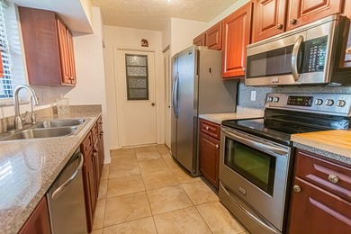 Welcome home to this beautifully maintained 2-bedroom, 2-bath - photo 6