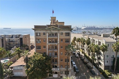 Welcome to the Historic 1922 Saint Regis! This delightful - photo 1