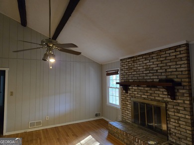 Private all brick ranch within the city limits of Snellville. 4