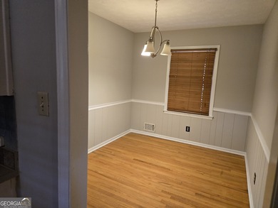 Private all brick ranch within the city limits of Snellville. 4