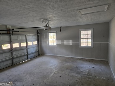 Private all brick ranch within the city limits of Snellville. 4