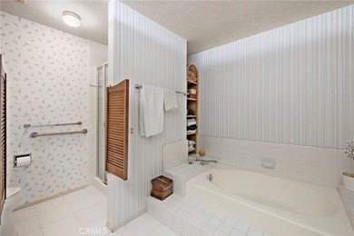 Here is the Hidden Gem you're looking for 2193 sq ft in popular - photo 20