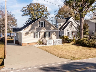 Lake Waccamaw Home For Sale in Lake Waccamaw North Carolina