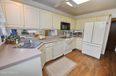 Welcome to the charming 55+ gated community of Leisure Village - photo 11