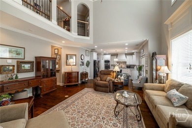 Beautiful home in highly-desirable Rowan Oak Courtyard, a - photo 14