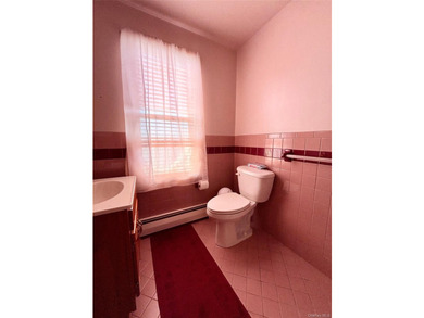 Welcome to this inviting home offering an eat-kitchen, bright - photo 14