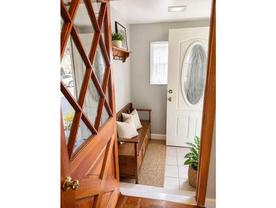 Welcome to this inviting home offering an eat-kitchen, bright - photo 19