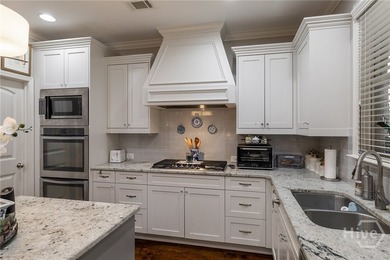 Beautiful home in highly-desirable Rowan Oak Courtyard, a - photo 21