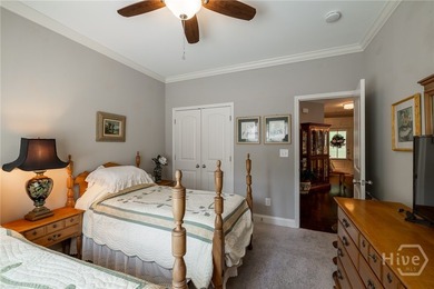 Beautiful home in highly-desirable Rowan Oak Courtyard, a - photo 24