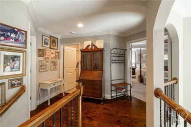 Beautiful home in highly-desirable Rowan Oak Courtyard, a - photo 26