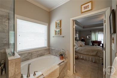 Beautiful home in highly-desirable Rowan Oak Courtyard, a - photo 31