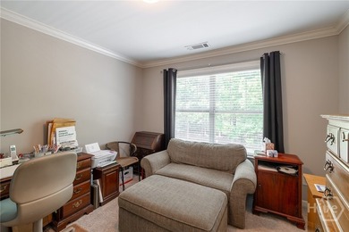 Beautiful home in highly-desirable Rowan Oak Courtyard, a - photo 36