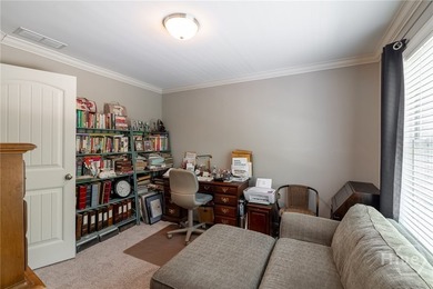 Beautiful home in highly-desirable Rowan Oak Courtyard, a - photo 37