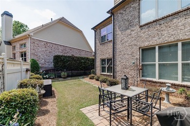 Beautiful home in highly-desirable Rowan Oak Courtyard, a - photo 40