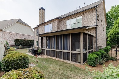 Beautiful home in highly-desirable Rowan Oak Courtyard, a - photo 44