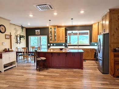 Gorgeous new home near Kettle Falls featuring beautiful custom - photo 4