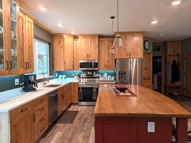 Gorgeous new home near Kettle Falls featuring beautiful custom - photo 8