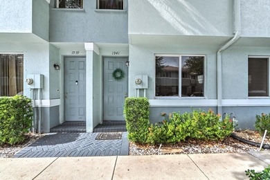 Welcome to this charming 3-bedroom, 2.5-bathroom townhouse - photo 2
