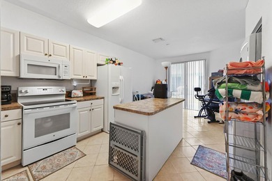 Welcome to this charming 3-bedroom, 2.5-bathroom townhouse - photo 7