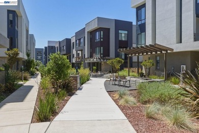Stunning upgraded townhome in Fremont's highly sought-after - photo 44