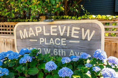 Welcome to this beautifully updated south-facing 1-bedroom home - photo 3