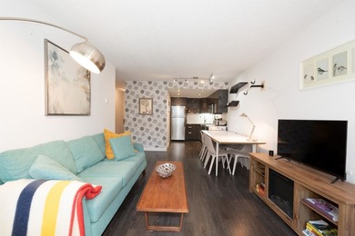 Welcome to this beautifully updated south-facing 1-bedroom home - photo 10