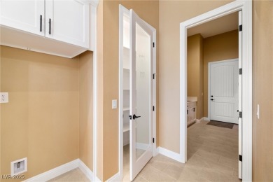 *Brand-new custom home*Elevated desert living with gorgeous