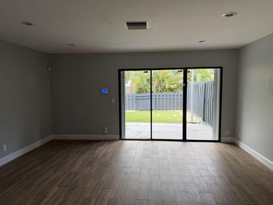 beatifull townhouse 2 bedrooms 2 bathrooms 1 half bathroom - photo 4