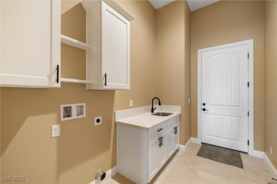 *Brand-new custom home*Elevated desert living with gorgeous