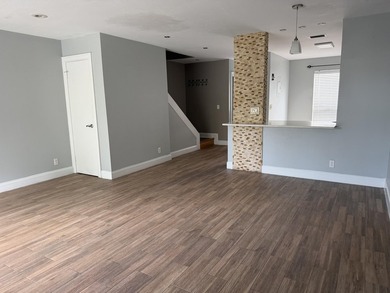 beatifull townhouse 2 bedrooms 2 bathrooms 1 half bathroom - photo 5
