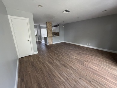 beatifull townhouse 2 bedrooms 2 bathrooms 1 half bathroom - photo 6
