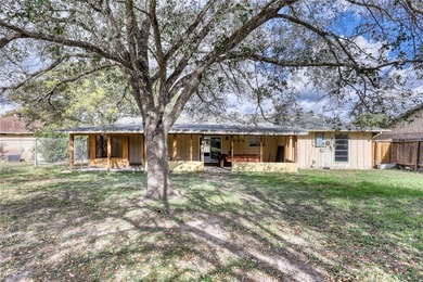 Welcome to this beautifully updated 3-bedroom, 2-bath home - photo 23