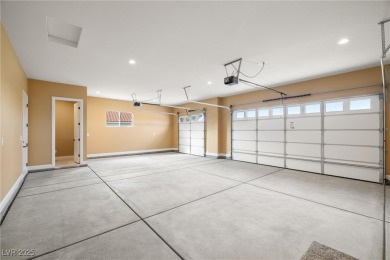 *Brand-new custom home*Elevated desert living with gorgeous