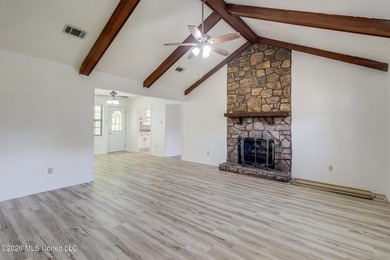 Spacious 3-bedroom, 2-bath home freshly updated and move-in - photo 2