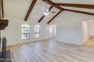 Spacious 3-bedroom, 2-bath home freshly updated and move-in - photo 5